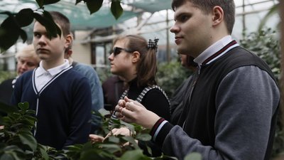 Екскурсія для людей з порушенням зору у ботсаду ім. Гришка