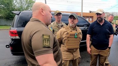 "Вже не житлові будинки": міністр оборони Резніков відвідав Північну Салтівку в Харкові "Вже не житлові будинки": міністр оборони Резніков відвідав Північну Салтівку в Харкові
