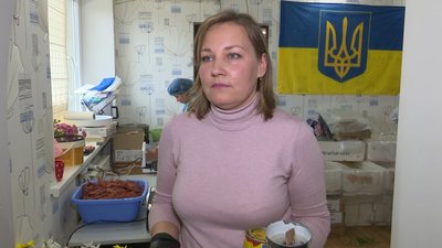 "Квіточки" допомагають воїнам. Жителька громади на Дніпропетровщині перетворила свою квартиру на волонтерський центр "Квіточки" допомагають воїнам. Жителька громади на Дніпропетровщині перетворила свою квартиру на волонтерський центр