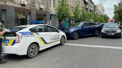 У центрі Харкова зіштовхнулися п'ять машин: травмованих немає У центрі Харкова зіштовхнулися п'ять машин: травмованих немає