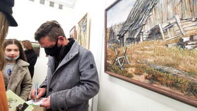 Художник Сергій Носок презентував у Житомирі персональну виставку клинкописів Художник Сергій Носок презентував у Житомирі персональну виставку клинкописів