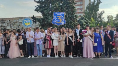 У Черкасах відбулася урочиста хода випускників