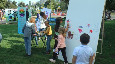 Переселенці з Луганщини зібралися на “родинну зустріч” у Дніпрі Переселенці з Луганщини зібралися на “родинну зустріч” у Дніпрі