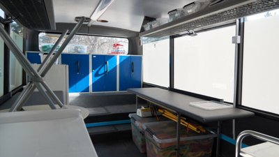 З Польщі Луцькій громаді передали автобус, який переобладнали під медичний З Польщі Луцькій громаді передали автобус, який переобладнали під медичний