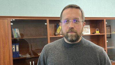 "Тут страшно жити: падають дроти, каміння". У Миколаєві мешканці будинку скаржаться на його стан "Тут страшно жити: падають дроти, каміння". У Миколаєві мешканці будинку скаржаться на його стан