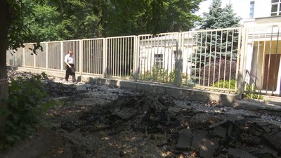 У Дніпрі, на вулиці Вернадського, демонтували покриття пішохідної частини У Дніпрі, на вулиці Вернадського, демонтували покриття пішохідної частини