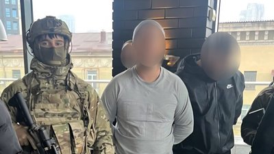 Поліція, вимагання, затримання
