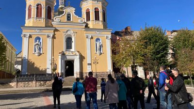 На Тернопільщині для переселенців з Маріуполя проводять безкоштовні екскурсії