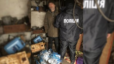 Поліцейські вилучили в жителя Чернігівщини 16 гранат Поліцейські вилучили в жителя Чернігівщини 16 гранат
