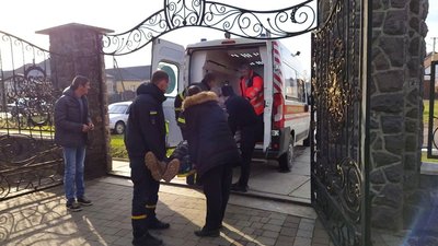 Упав з купола церкви: 25-річний закарпатець наразі перебуває в лікарні Упав з купола церкви: 25-річний закарпатець наразі перебуває в лікарні