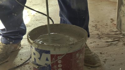У Франківську волонтери допомагають багатодітній сім’ї з ремонтом у квартирі У Франківську волонтери допомагають багатодітній сім’ї з ремонтом у квартирі