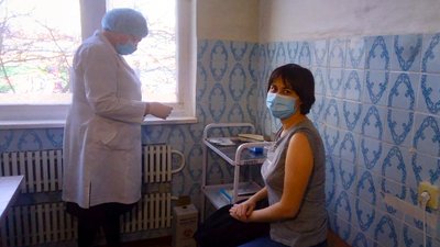 У Кропивницькому від коронавірусу щепили працівників лабораторного центру У Кропивницькому від коронавірусу щепили працівників лабораторного центру