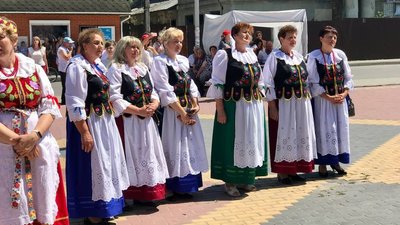 У селищі Чорний Острів на Хмельниччині проходить міжнародний фестиваль народної творчості та ремесел. Фото: Суспільне. Поділля. У селищі Чорний Острів на Хмельниччині проходить міжнародний фестиваль народної творчості та ремесел. Фото: Суспільне. Поділля.