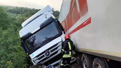 Рятувальник, ДТП, вантажівка, Галич, Франківщина