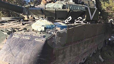 Прикарпатські "едельвейси" захопили у російських окупантів новенький танк Прикарпатські "едельвейси" захопили у російських окупантів новенький танк