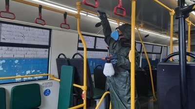 Носіння масок та проїзд тільки на місцях для сидіння. Чи дотримуються у транспорті Херсона карантину