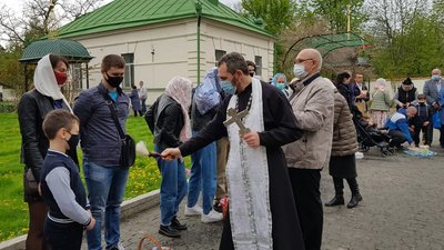 Маски та соціальна дистанція: як на Херсонщині відзначили Великдень