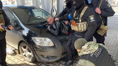 Вилучили гранати Ф-1 та РГД-5. В Одесі затримали іноземця