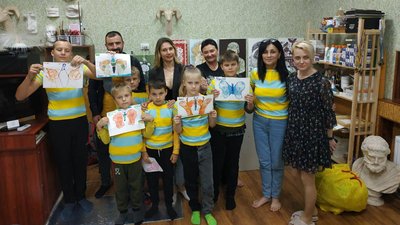"Хроніки воєнного дитинства". Проєкт арттерапії у Первомайську "Хроніки воєнного дитинства". Проєкт арттерапії у Первомайську