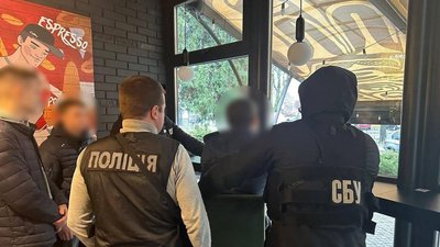 На Черкащині керівника благодійного фонду підозрюють у організації схеми виїзду за кордон На Черкащині керівника благодійного фонду підозрюють у організації схеми виїзду за кордон