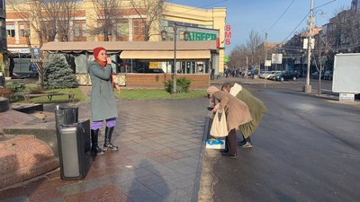 “Я не прошу гроші, я їх заробляю”. Співачка з Кривого Рогу збирає кошти для допомоги українським військовим “Я не прошу гроші, я їх заробляю”. Співачка з Кривого Рогу збирає кошти для допомоги українським військовим