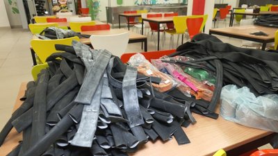 Волонтери збирають допомогу для військових на базі одеського Європейського ліцею Волонтери збирають допомогу для військових на базі одеського Європейського ліцею