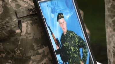 Обороняв Донецький аеропорт. У Львові попрощалися з військослужбовцем Дмитром Ґудзиком Обороняв Донецький аеропорт. У Львові попрощалися з військослужбовцем Дмитром Ґудзиком