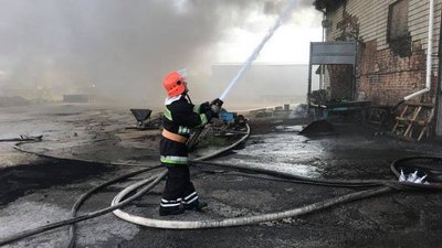 У Вінниці горіли складські приміщення У Вінниці горіли складські приміщення