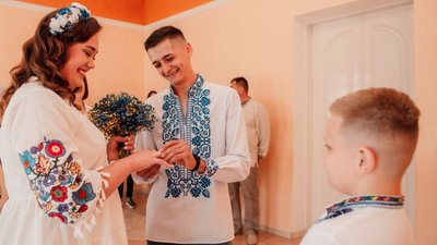 Їх поєднало військо та кухня. Історія кохання нацгвардійців з Хмельниччини Їх поєднало військо та кухня. Історія кохання нацгвардійців з Хмельниччини