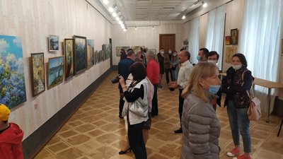 Графіка, олійний та акварельний живопис:
у Миколаєві відкрилася виставка робіт місцевих художників Графіка, олійний та акварельний живопис:
у Миколаєві відкрилася виставка робіт місцевих художників