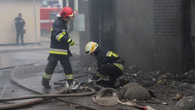 Дніпровські рятувальники загасили займання торгівельних павільйонів Дніпровські рятувальники загасили займання торгівельних павільйонів