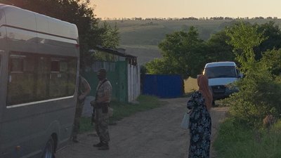 Російські силовики на світанку прийшли з обшуками до кримських татар Російські силовики на світанку прийшли з обшуками до кримських татар