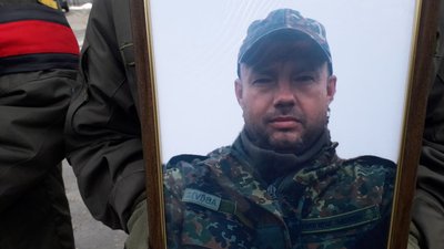 "Два дні ходив по Харкову, щоб прийняли". У Сумах попрощалися з військовим Андрієм Морданем