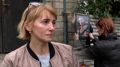 Матір танкіста, який стримував наступ росіян на Чернігів, знайшла місце його загибелі