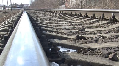Вибіг на колію: під потягом загинув лучанин. Що кажуть залізничники та правоохоронці