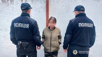 на Чернігівщині затримали підозрювану, яка вдарила чоловіка ножем в груди