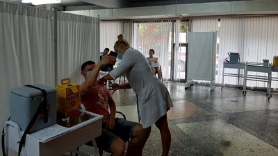 На вихідних від COVID-19 вакцинували понад 7,5 тисяч мешканців Одещини На вихідних від COVID-19 вакцинували понад 7,5 тисяч мешканців Одещини