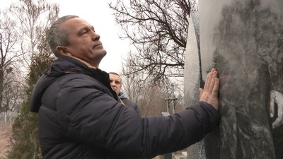 "Вісім років минуло, а воно не переживається", — мама загиблого черкаського "кіборга"