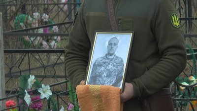 Загинув від кулі снайпера. На Миколаївщині прощалися з морським піхотинцем