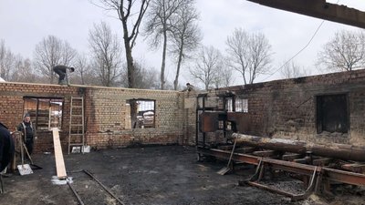 На Закарпатті горіла будівля пилорами На Закарпатті горіла будівля пилорами
