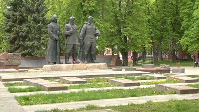 Демонтувати скульптури більшовиків на Меморіалі Слави: звернення до вінницької мерії