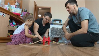 “Було лячно”. Як родина переселенців перейшла на українську в Сумах