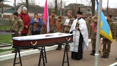 У Житомирі попрощалися з десантником Максимом Маринюком, який загинув на Харківщині У Житомирі попрощалися з десантником Максимом Маринюком, який загинув на Харківщині