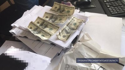 500 доларів за закриття кримінального провадження: на Закарпатті затримали слідчого 500 доларів за закриття кримінального провадження: на Закарпатті затримали слідчого