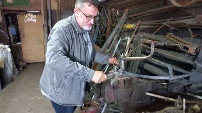 У Полтаві волонтери виготовляють буржуйки для військових: чого не вистачає для роботи У Полтаві волонтери виготовляють буржуйки для військових: чого не вистачає для роботи