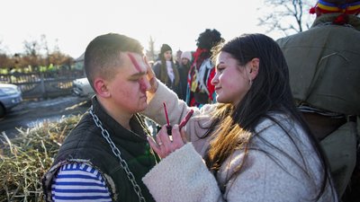 "Маланка була і за союзу, і в пандемію". Репортаж з наймасштабнішої на Буковині переберії "Маланка була і за союзу, і в пандемію". Репортаж з наймасштабнішої на Буковині переберії
