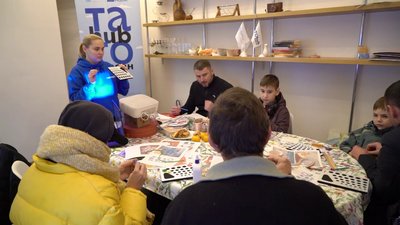 Готують разом з дітьми, спілкуються та займаються творчістю. У Херсоні створили школу для татусів Готують разом з дітьми, спілкуються та займаються творчістю. У Херсоні створили школу для татусів