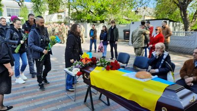 Дражнили Гномом за невисокий зріст, а він став титаном і тримав небо: черкащани попрощалися із Максиміліаном Склянським Дражнили Гномом за невисокий зріст, а він став титаном і тримав небо: черкащани попрощалися із Максиміліаном Склянським