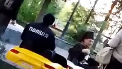 На хмельничанина, який знімав відео у формі поліцейського, склали адмінпротокол