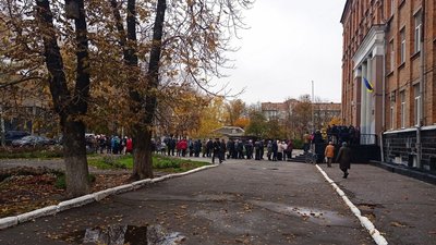 У Сумах почали видавати продуктові набори людям віком 60-64 роки У Сумах почали видавати продуктові набори людям віком 60-64 роки
